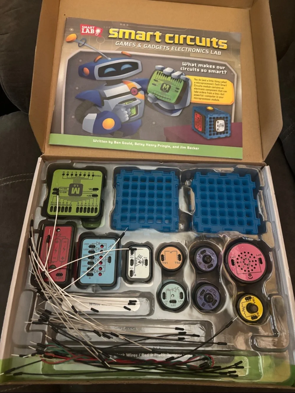 Electronics Lab - Green & Blue Microprocessor Kit - Picture 4 of 4